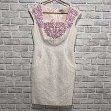 Pamella Roland White Beaded 100 Silk Made In The USA Size 4 Embossed Dress