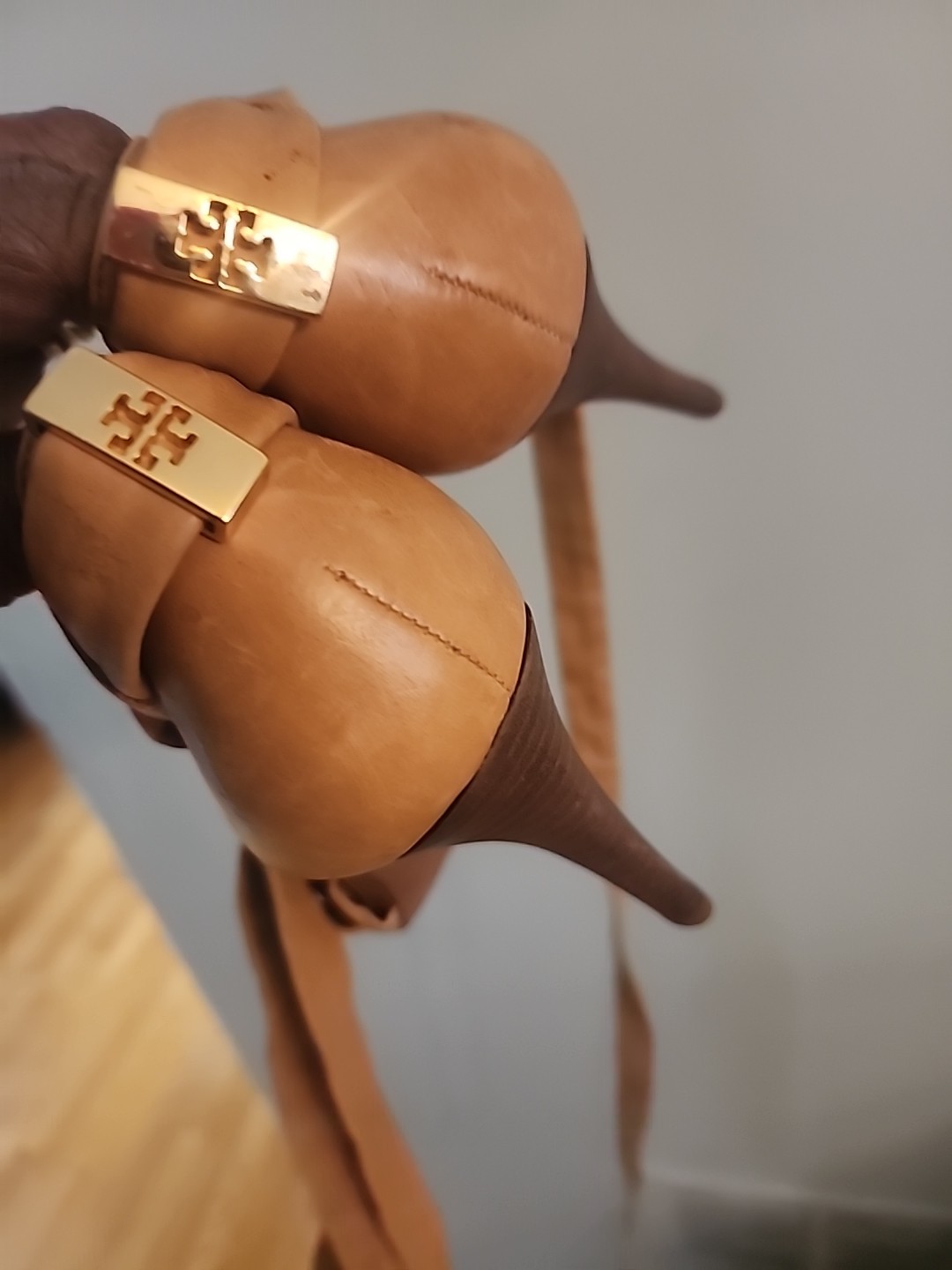 New Tory Burch Wrap Up Lounge-Baby Tan Leather  Stiletto Heels  Women's Sz 6.5 M thumbnail 5