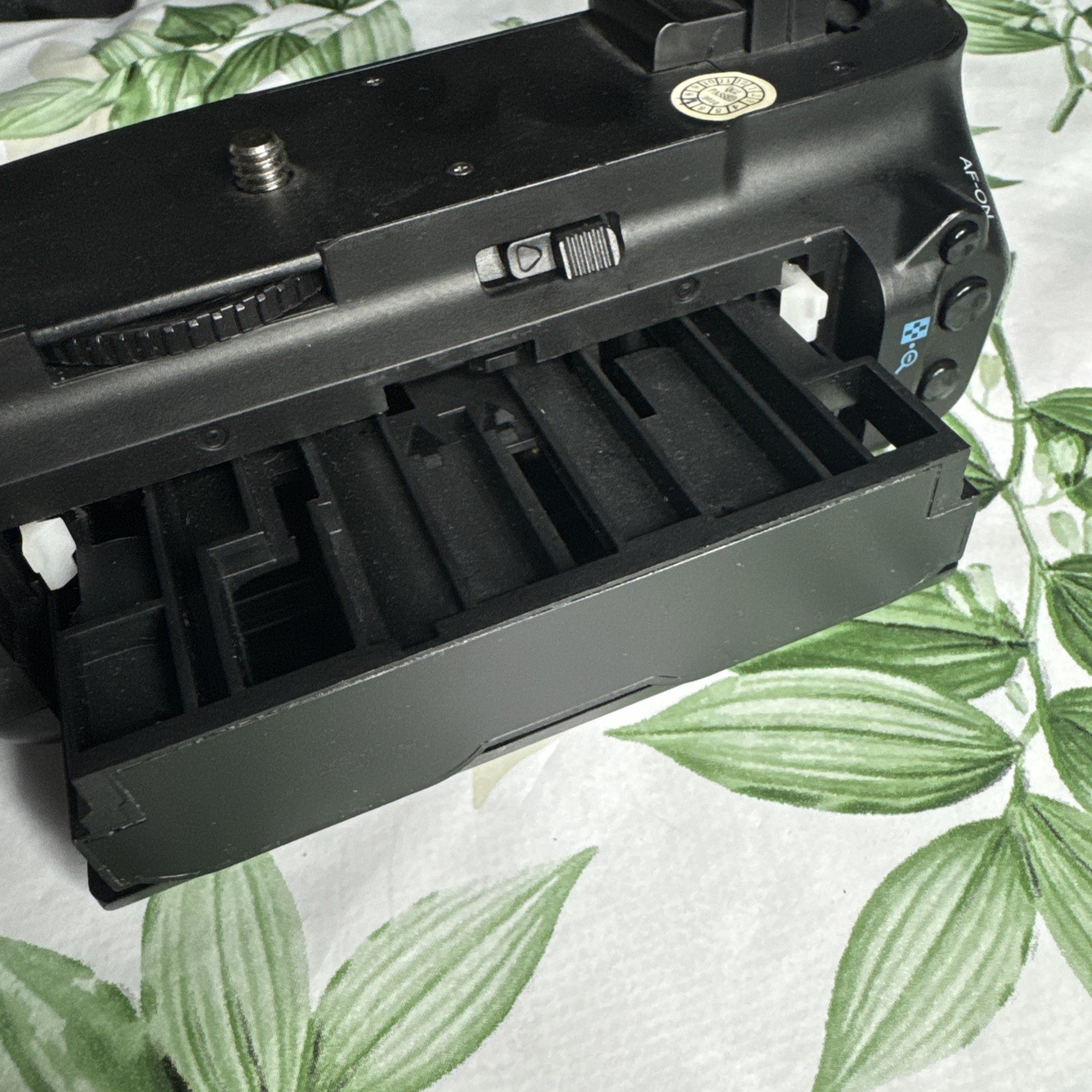 J-C7D-S-B Design for Canon EOS 7D - Untested image 6