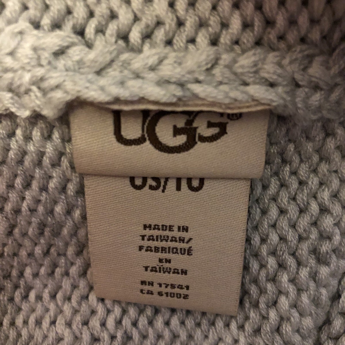 UGG ​Pom-Pom Gray Knit Beanie Stylish Hat Topped by a Yarn Pom-Pom O/S NWT UGG NWT Gray Knit Wool Blend Pompom Beanie O/S | eBay main image 3