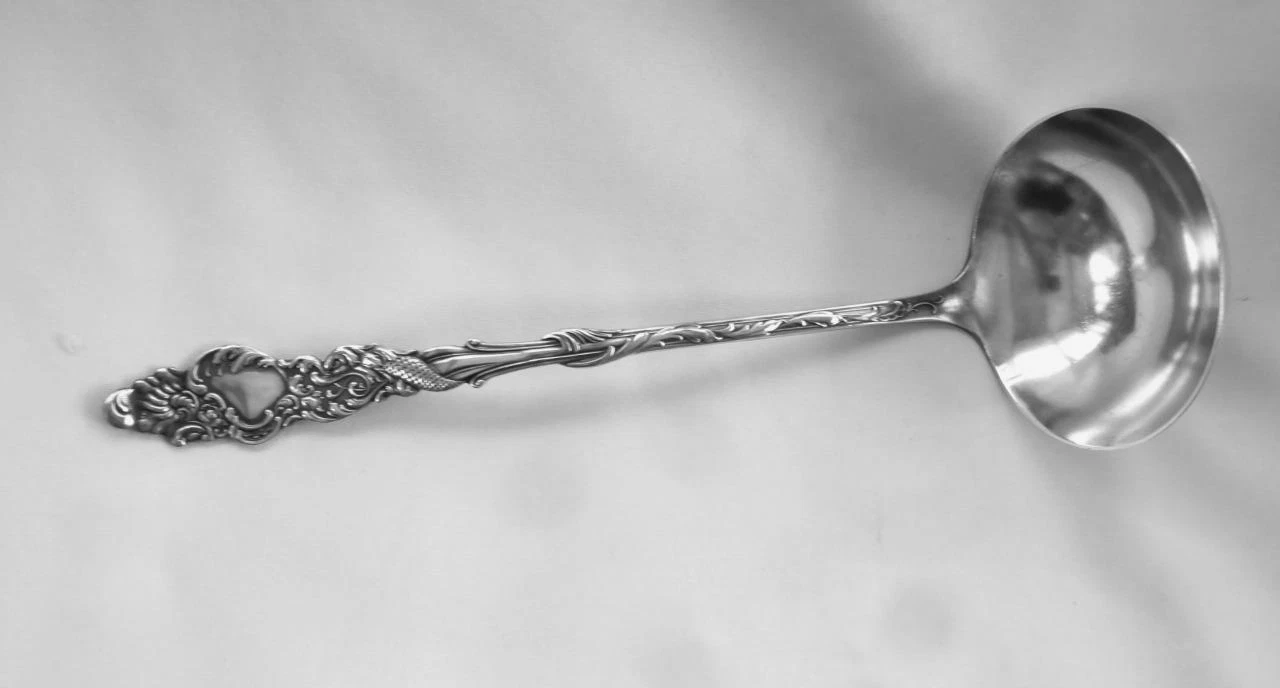 ANTIQUE COLUMBIA PATTERN ROGERS BROTHERS SILVER PLATED 11" PUNCH LADLE