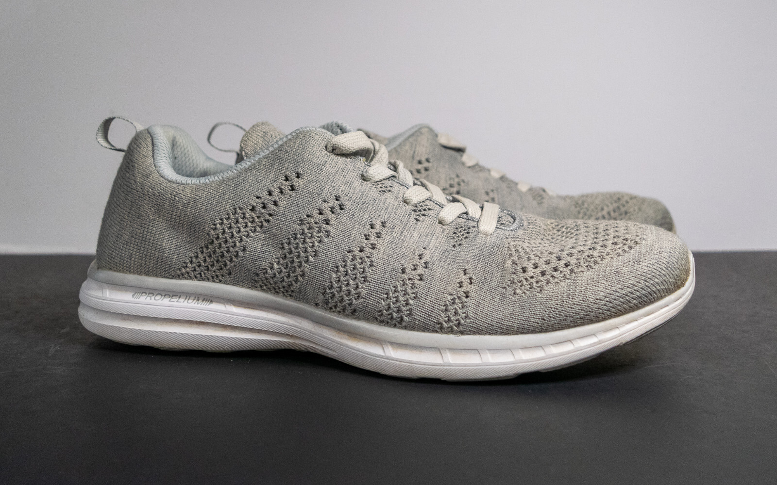 SAOLA Scarpe APL Techloom Pro Vegan uomo corsa viaggio atletica maglia grigio bianco taglia 9