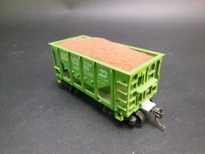 HO SCALE BURLINGTON NORTHERN 8003 ORE CAR W/KNUCKLE COUPELRS