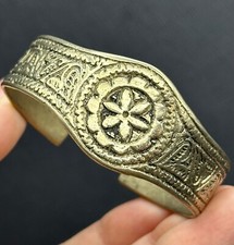 Unique Ancient Roman heavy bronze bangle with carving