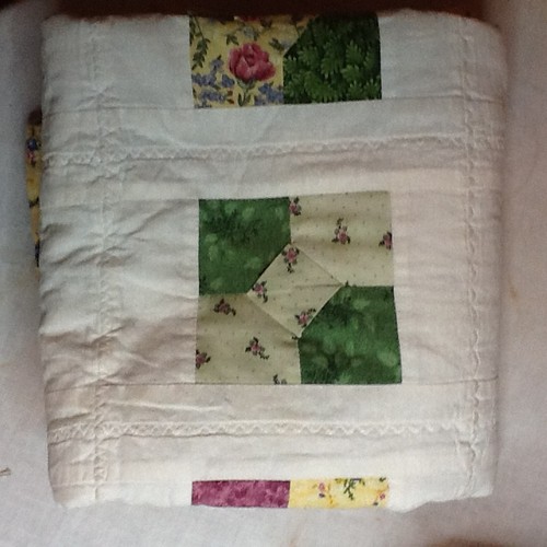 PATCHWORK QUILT HAND MADE 36 X 36" VINTAGE YELLOWS AND MULTI COLORS 11323C - Picture 5 of 11