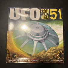 Polar Lights 1/48 Scale Model Kit UFO from Area 51 with 2 Aliens and 1 Guard