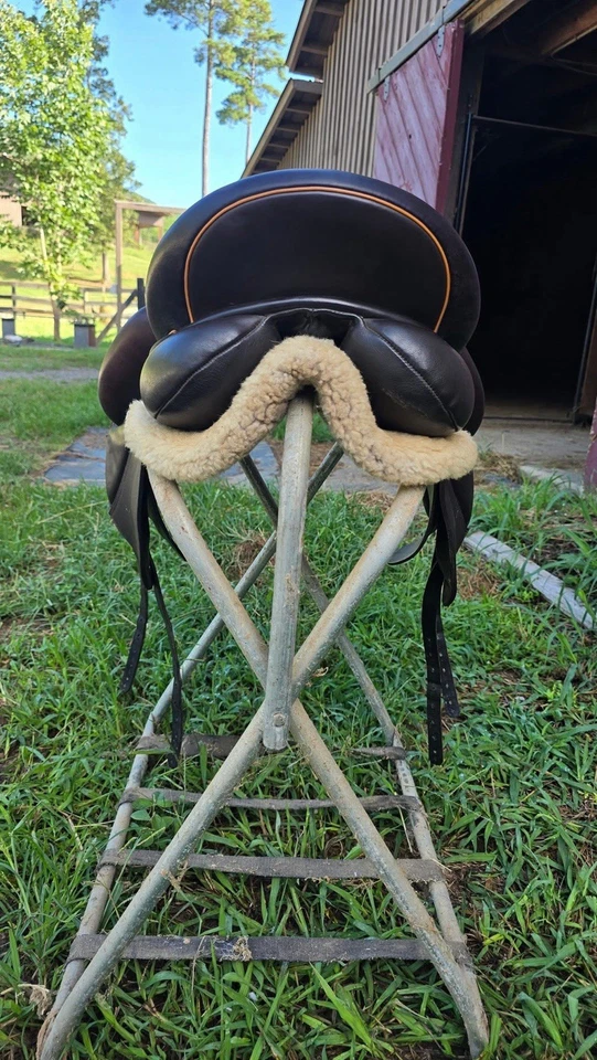 HOLD: 18.5 Custom Wolfgang Solo Dressage Saddle - Dark Brown With Light Accents - Image 3 of 4