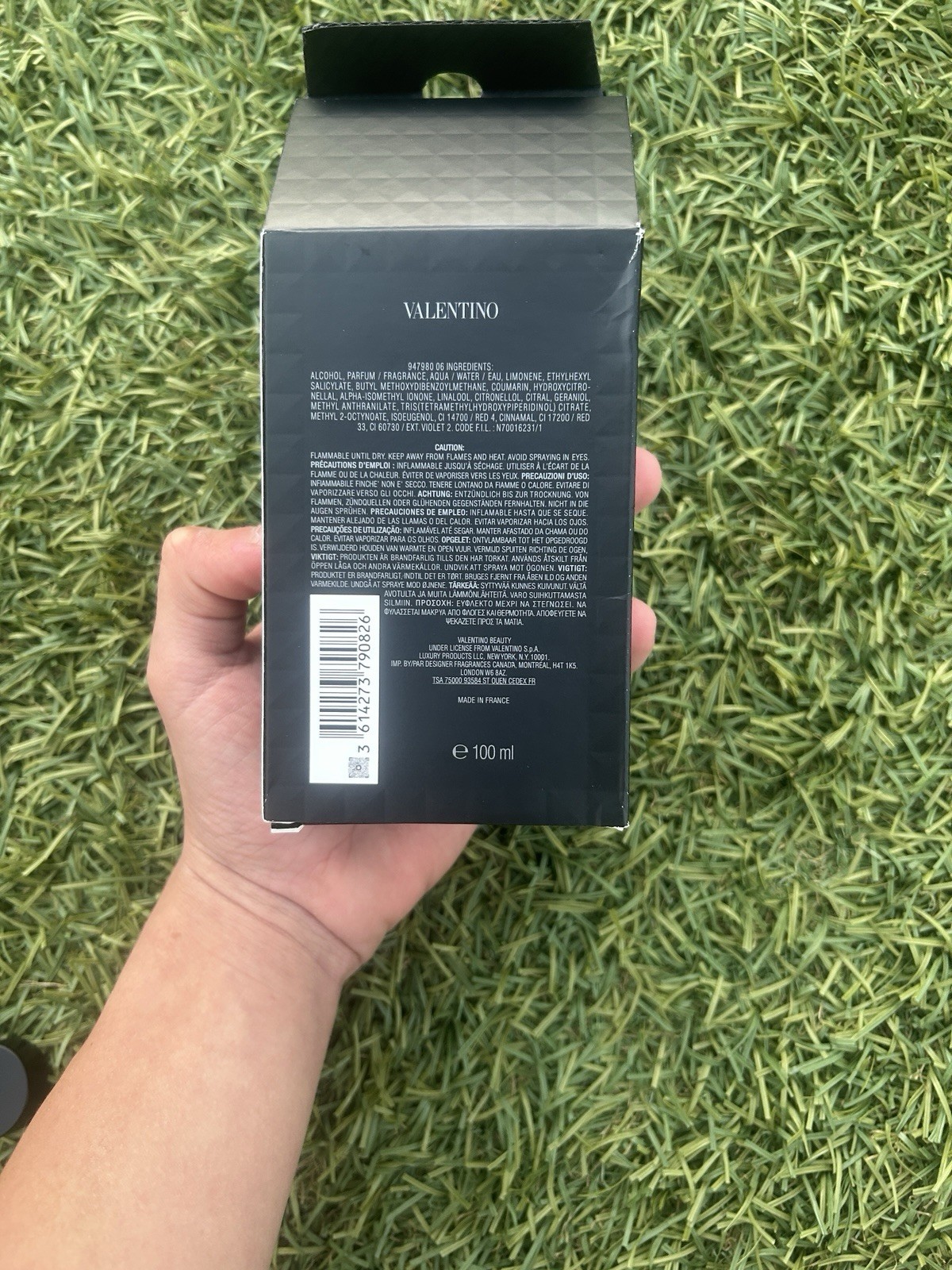 Valentino Uomo Born in Roma Intense EDP Men’s Cologne – Long Lasting Bold Scent thumbnail 7