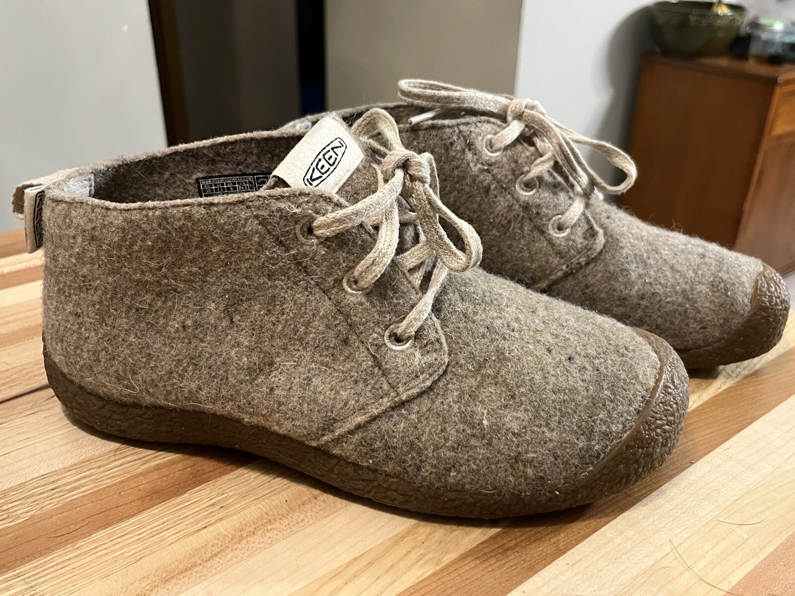 Stivali da uomo Keen Mosey Chukka taglia 7 5 US in feltro tortora betulla da trekking usati in ottime condizioni