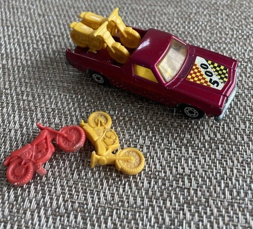 Lesney 1977 MATCHBOX Superfast-Red Holden Pick-Up No. 60 England 2 Extra Bikes