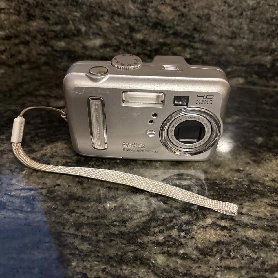 Vtg Kodak EasyShare CX7430 4MP Compact Digital Camera Not Tested No Cord w/case - Image 2 of 4