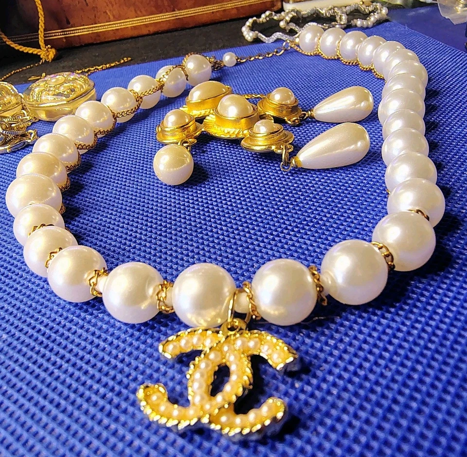 Iconic Faux White, Chain Wrapped, Pearls Choker Necklace w/ Partial Brooch - Image 4 of 4