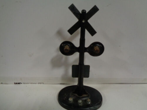 VINTAGE MARX ALL METAL O SCALE RAILROAD CROSSING SIGNAL WITH RED LIGHTS TESTED - Picture 2 of 3