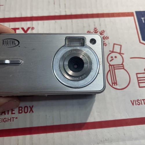 Digital Concepts 7.1 MP Megapixel Digital Point & Shoot Camera Turns On UNTESTED - Picture 2 of 5