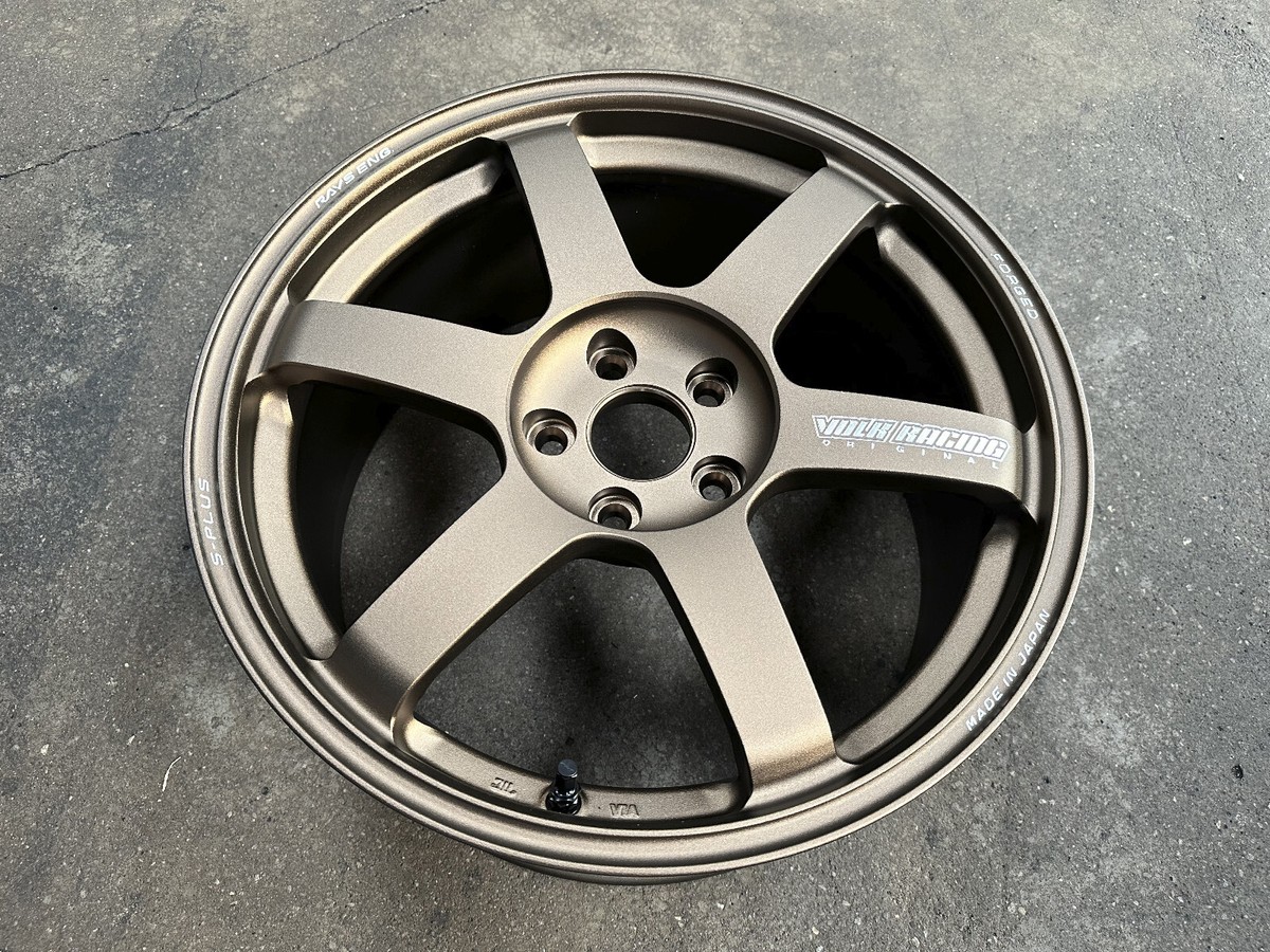 New 18x8.5 GENUINE RAYS TE37 SAGA JAPAN (4 Wheel) 5x112 fit Golf