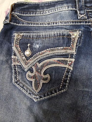 ❤️NeW❤️ ROCK REVIVAL KAITLYN EMBELLISHED STRETCH SHORTS 31 - Picture 9 of 17