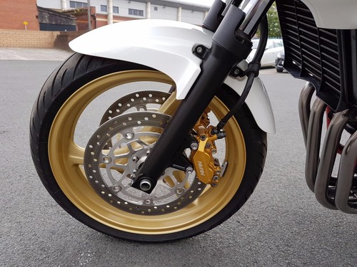 Honda CB400 SF Roadster Retro Classic Styled - Picture 10 of 12