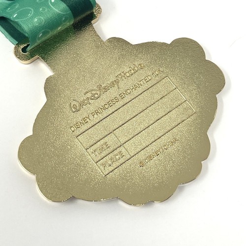 Disney World 10k Ariel Seashell 2016 Enchanted Princess Finishers Medal RunDisn - Imagen 3 de 5