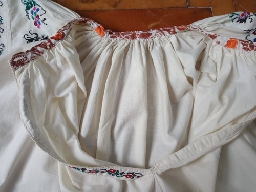 Vintage women's dress hand embroidery - Picture 11 of 23