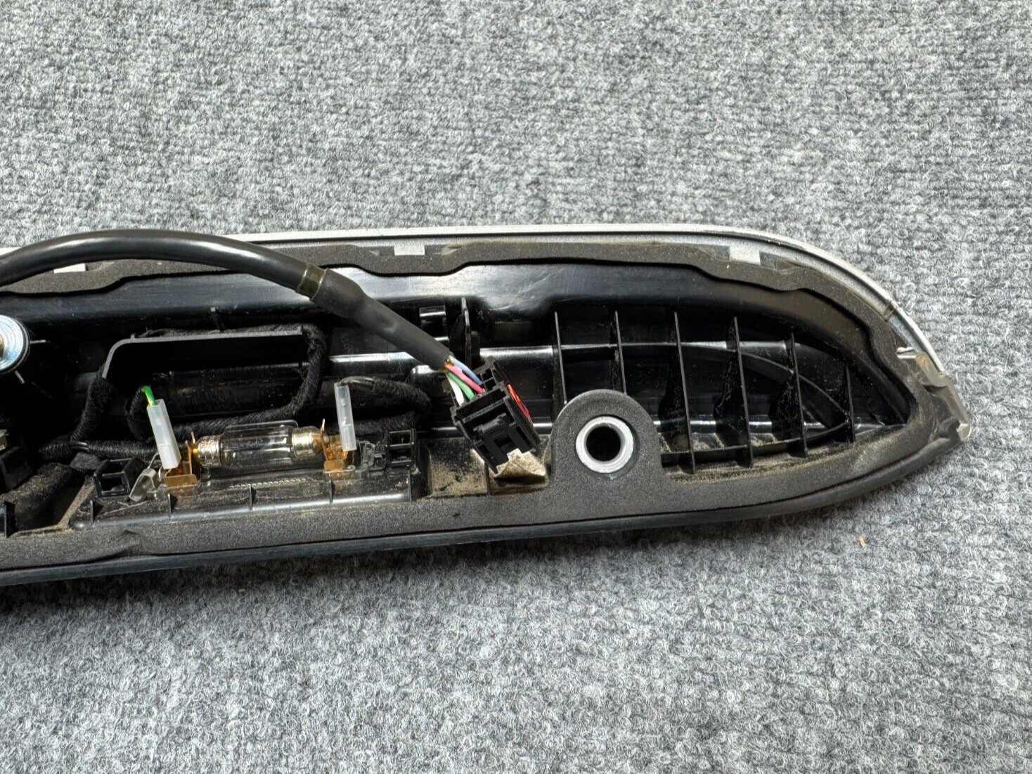 MASERATI GHIBLI M157 14-17 OEM REAR TRUNK MOLDING LICENSE LIGHT CAMERA WHITE 60K