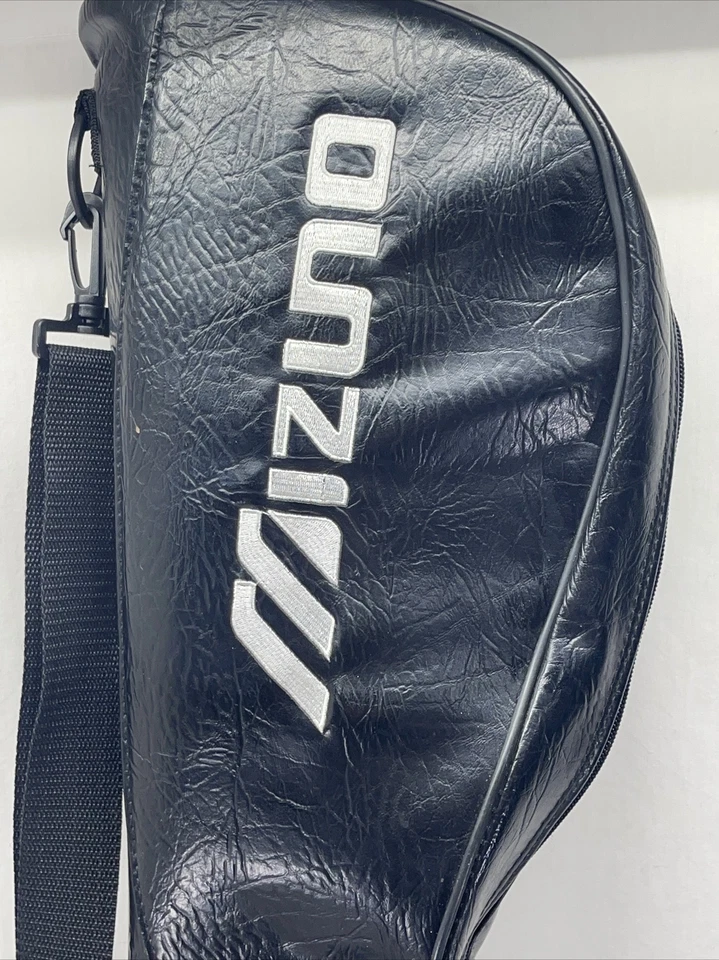 Bolsa de golfe Mizuno preta e branca para transporte de domingo pequena sem divisória - Imagem 2 de 4