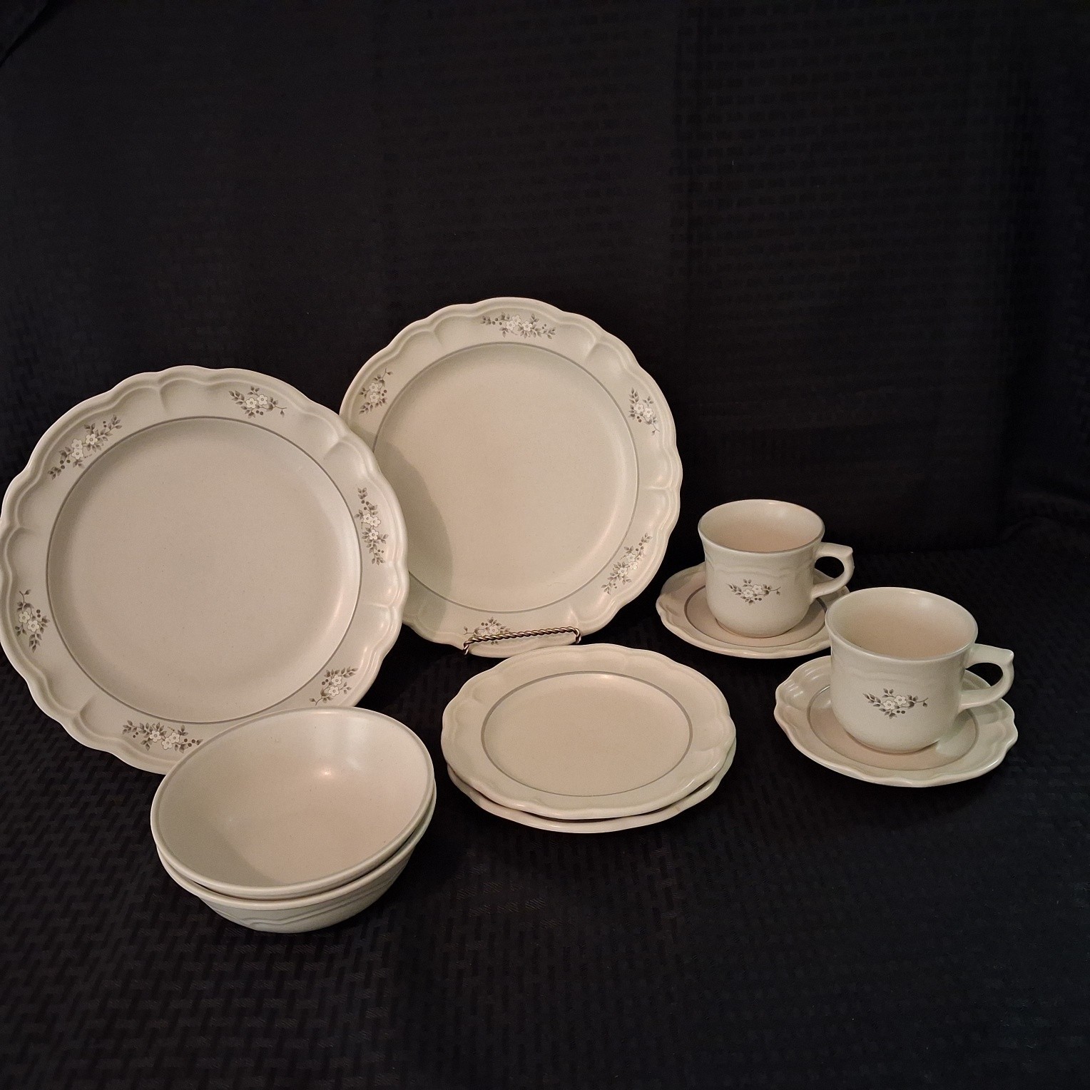 Vintage Pfaltzgraff Heirloom Remembrance 5 Piece Dinnerware Serveware For 2