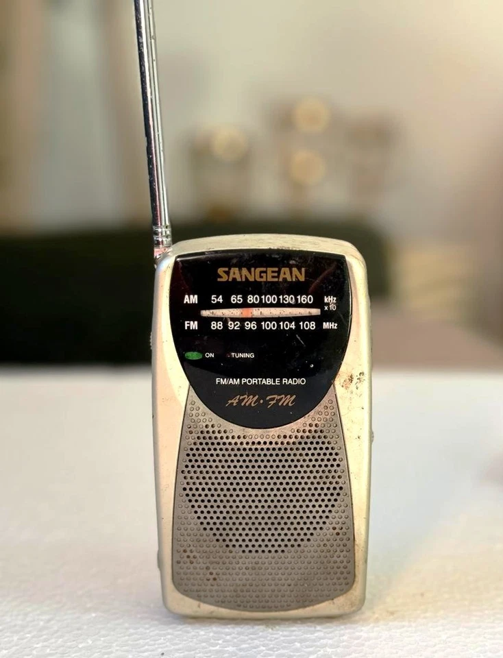Sangean SR-35 AM/FM Pocket Analog Radio White – Portable AM/FM Radio (Untested) - Image 2 of 4