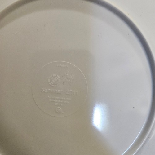 Target Summer 2011 Melamine Plates Set of 2 Red White Stripe Blue Crab 9" Dia - Picture 3 of 3