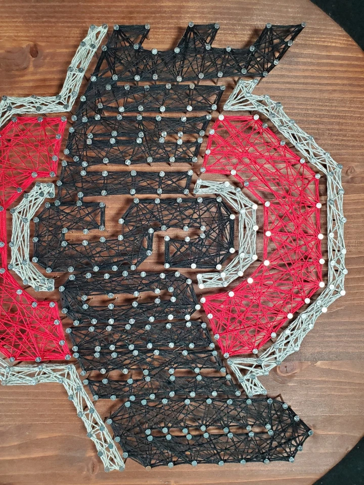 Ohio State Buckeyes Cuerda Arte Bloque O Logo Rojo Negro Blanco Sobre Madera Círculo LEER Foto 3 de 4