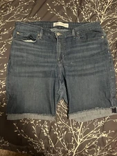 Signature by Levi Strauss & Co. Gold Label Women's Mid-Rise Bermuda Shorts W34