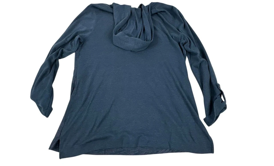 Sudadera con capucha Style & Co. azul manga enrollable estampado de plumas 1/4 cremallera. Mujer - Talla L Foto 2 de 4