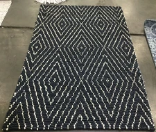 BLACK / IVORY 4' X 6' Flaw in Rug, Reduced Price 1172662012 BOH702A-4