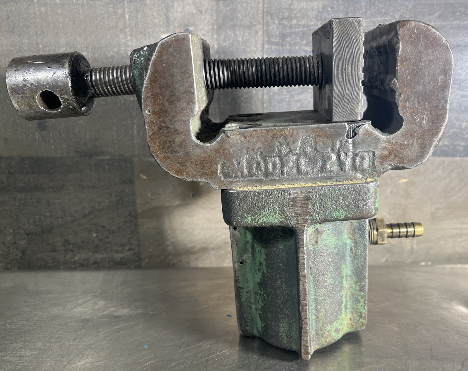 Cleveland Vibrator Co Air Cushioned Piston Vibrator Vise. Used Surplus