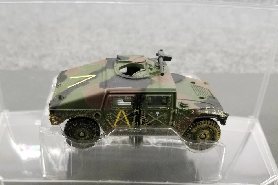 CORGI FIGHTING MACHINES CS90205HMMWV MILITARY POLICE - Image 4 of 4