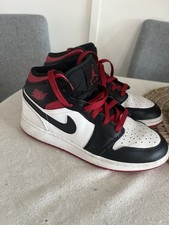 Nike Air Jordan 1 Mid GS Size 5Y Black Toe White Gym Red Black DQ8423-106 Shoes