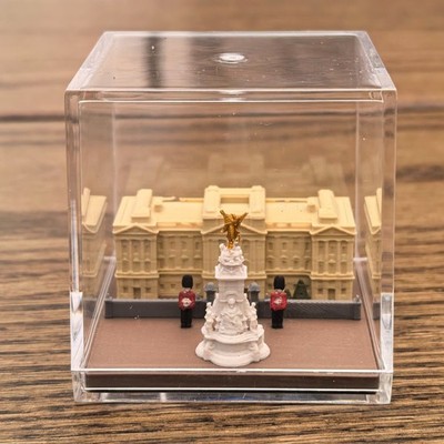 Buckingham Palace Microlandscape Model - Unique London Souvenir in Display Case