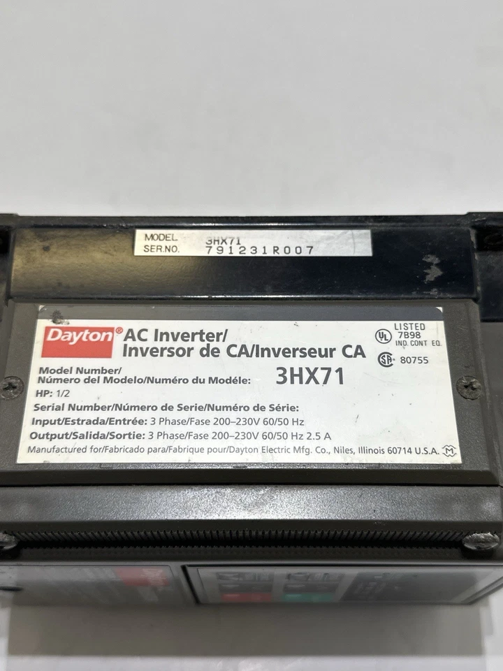 Inversor de CA Dayton - Modelo 3HX71 - 1/2 HP - 3 fases 200-230V Foto 2 de 2