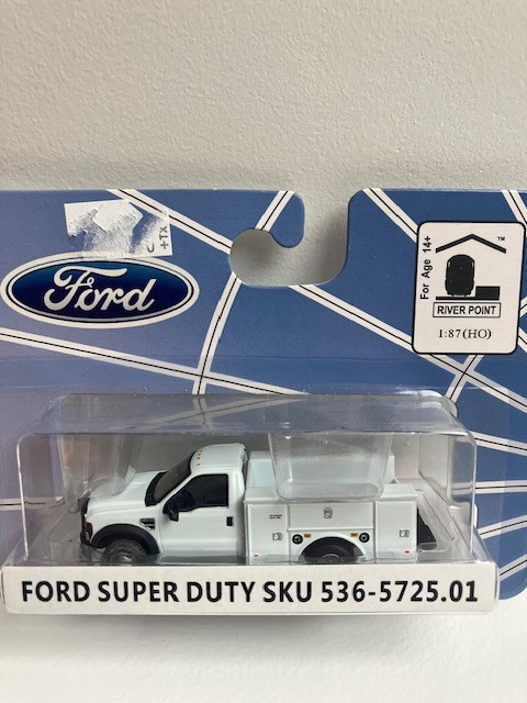ho scale 1/87 river point station White Ford Super Duty Utility SKU 536-5725.01