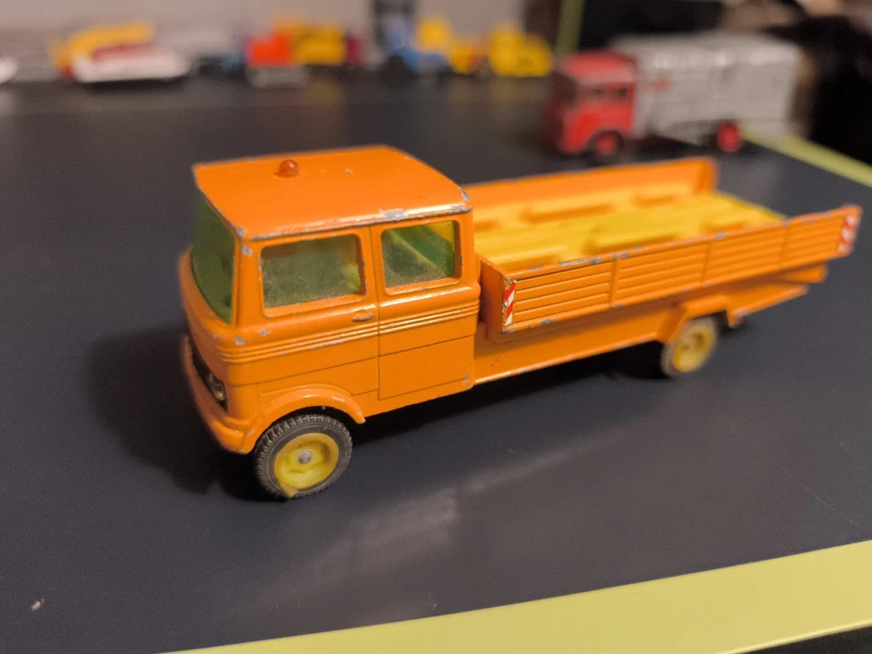 Siku V319 Mercedes Benz LP 608 Straßenmeisterei Germany Modellauto