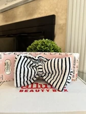 The vintage Cosmetic Company Ava Makeup headband