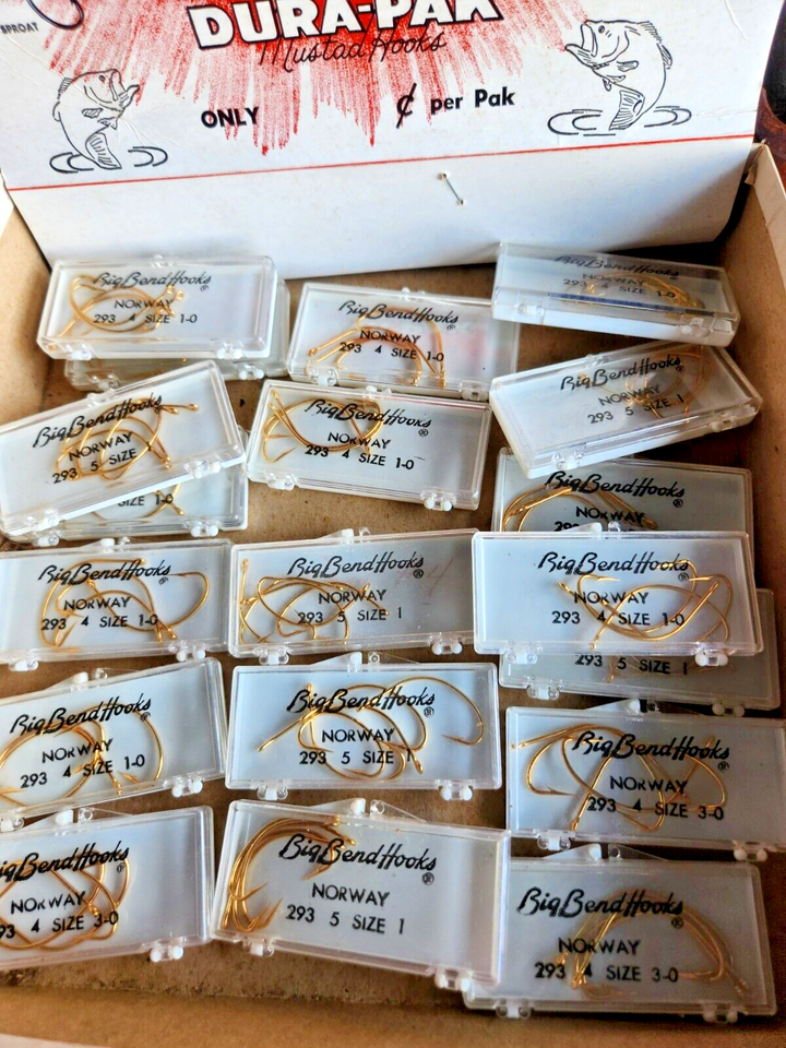 Vintage Dura-Pak fishing lures (26101