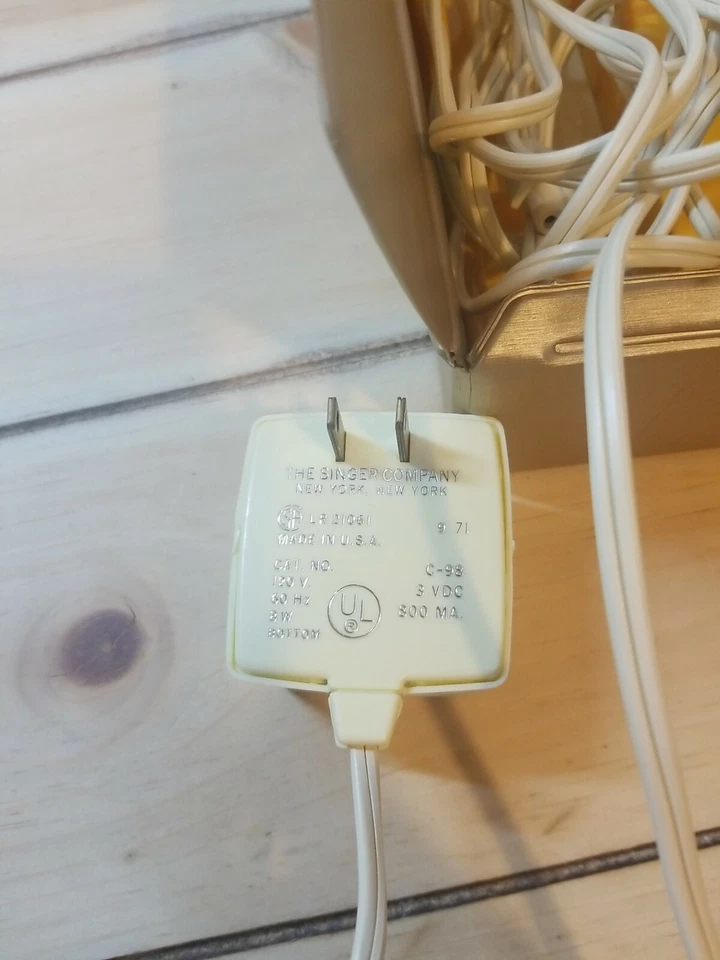 Vintage Singer Electric Scissors in Original Box with , Balance Base. - Image 3 of 4