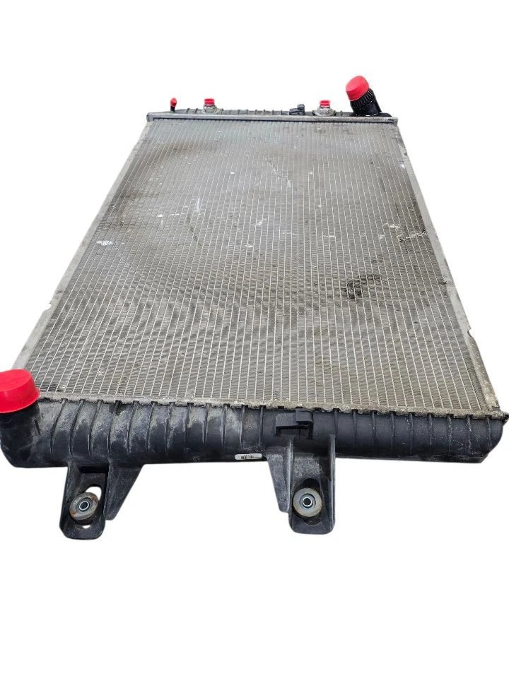 Radiator Fits 06-10 SIERRA 2500 PICKUP 646670 - Image 3 of 4