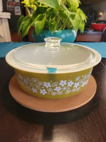 PYREX VINTAGE 'BIG BERTHA' SPRING BLOSSOM 'CRAZY DAISY' WITH LID  #664 664-c