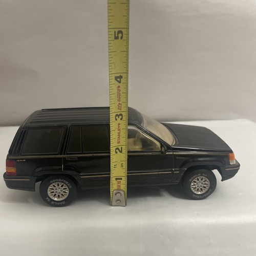 Brookfield 1:24 Scale 1994 Jeep Grand Cherokee Limited Black Diecast - Picture 3 of 10