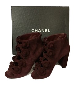 short burgundy heels