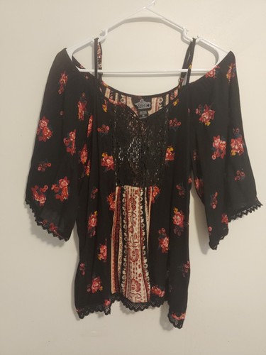 Angie NWT Black M Cold Shoulder Fringe Tassel Bell Sleeve Multicolor Boho Top￼ - Picture 1 of 4