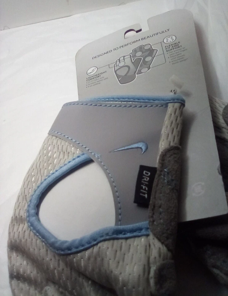 Guantes de fitness de fuerza para mujer Nike talla mediana Foto 3 de 4