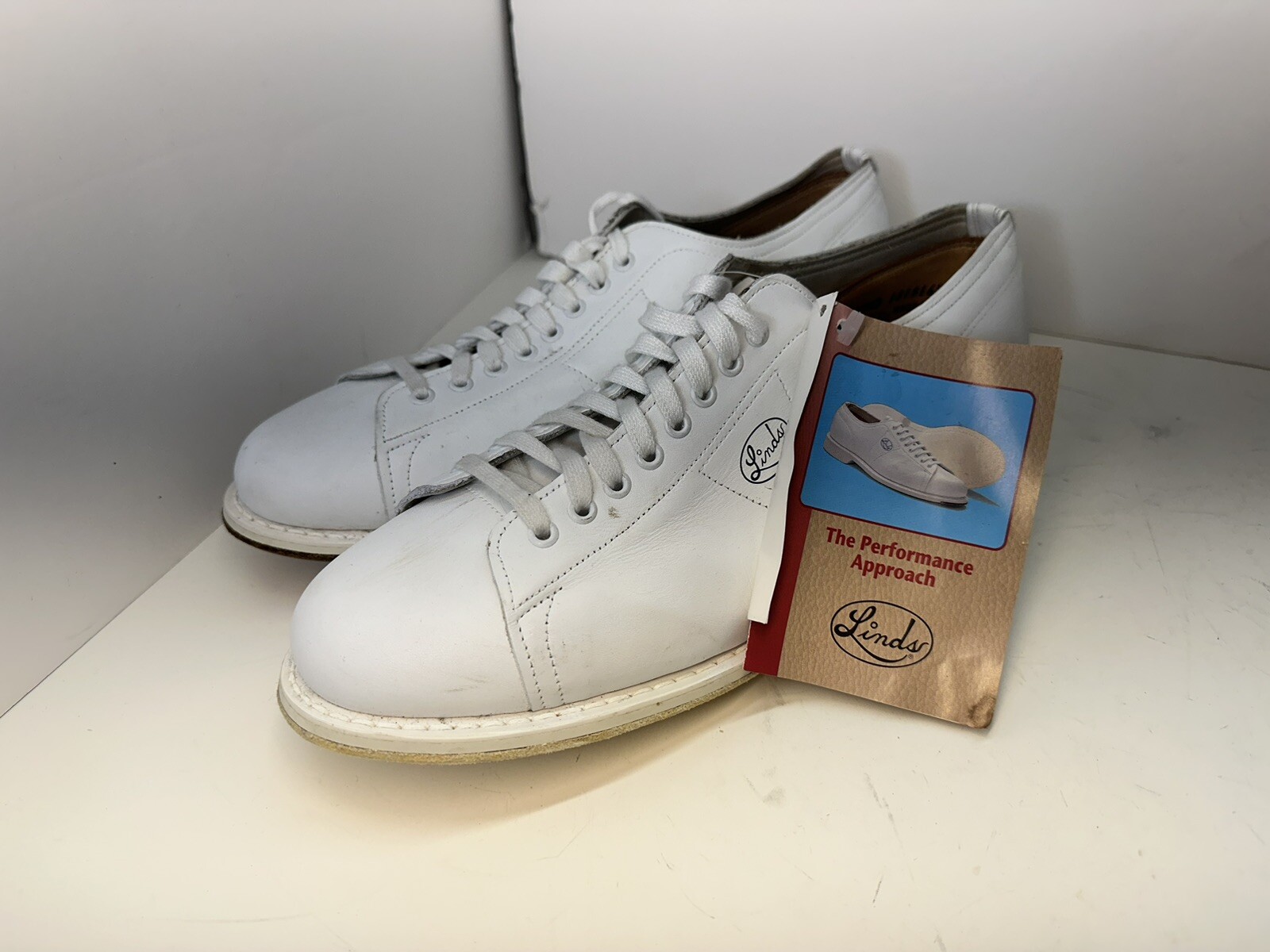 Linds Classic White Right Handed Mens Bowling Shoes size 10.5 eBay