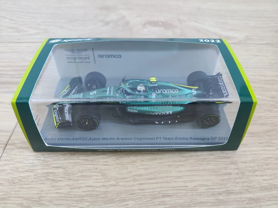 F1 Aston Martin AMR22, Sebastian Vettel, 8º GP Emilia Romagna 2022, Spark, 1:43 Foto 4 de 4